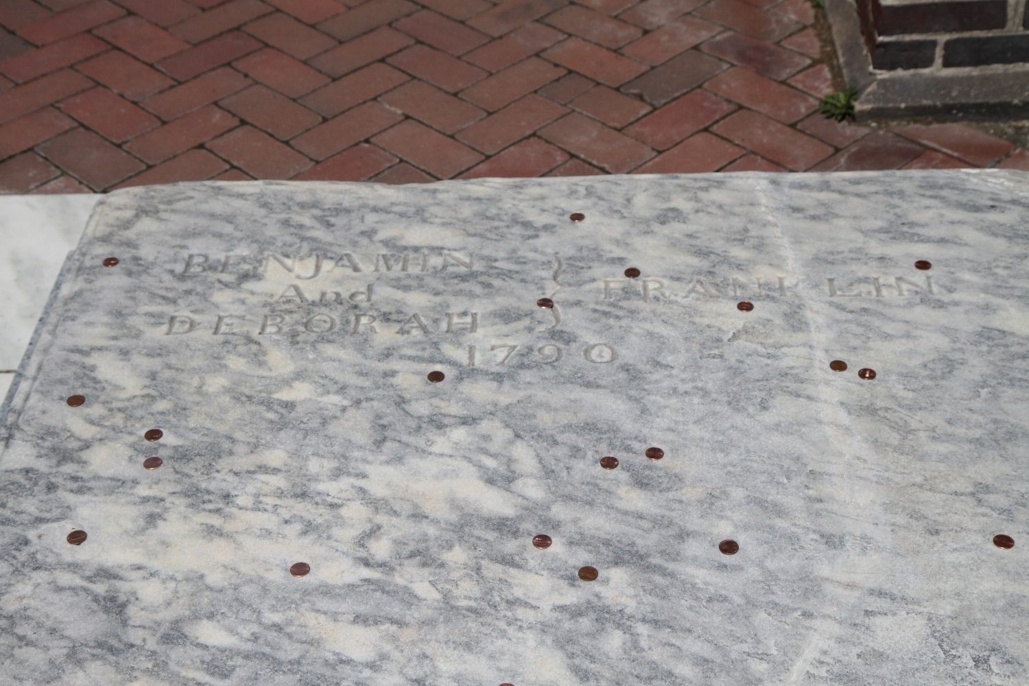 Benjamin Franklin's tomb, Christ Church Cemetery, Philadelphia - 03.jpg